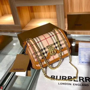 Luxurious Burberry Handbag For Women (SOS2707)