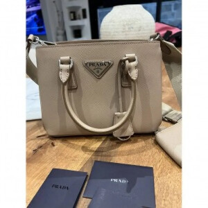 Classy Prada Handbag For Women (J979)