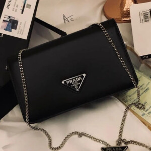 Classy Prada Handbag For Women (J1003)
