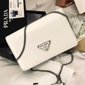 Classy Prada Handbag For Women (J1004)