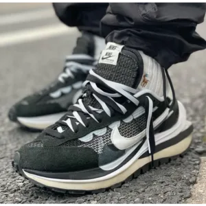 Nike x sacai VaporWaffl Black and White Men Shoes (FT624)