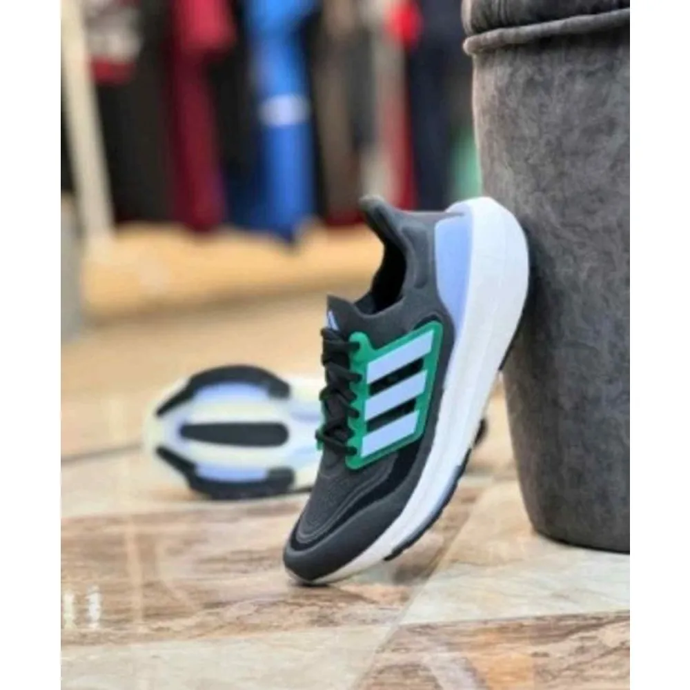172 Adidas Ultraboost Light