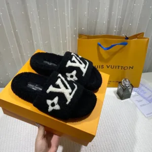 Louis Vuitton Furry Slippers For Men (LAB1358)
