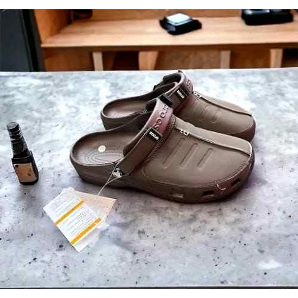 3 Crocs Yukoon Clogs